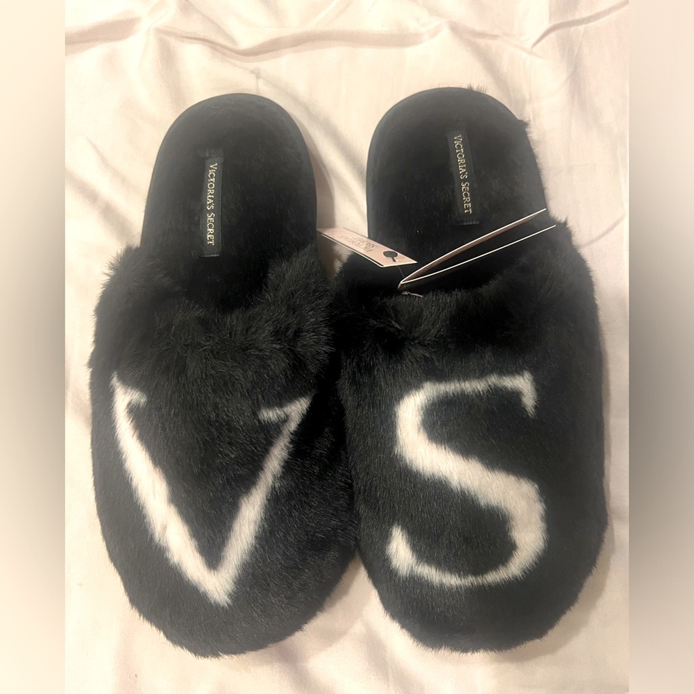 Victoria’s Secret slippers NWT